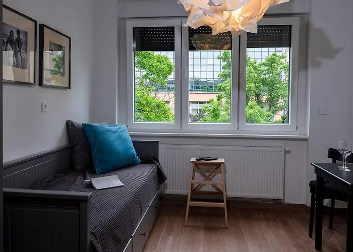 New Charming Apartment In The Heart Of The City!